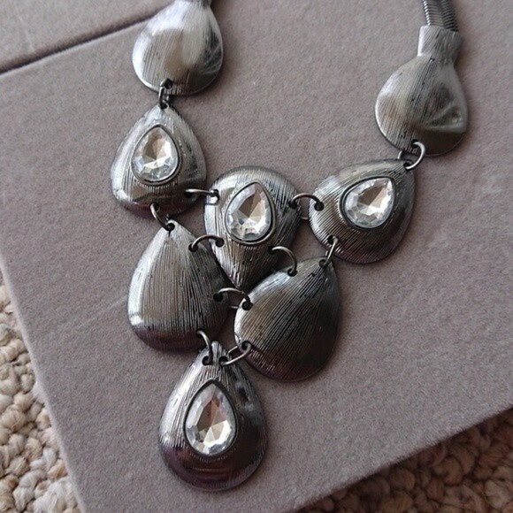 East 5th Statement necklace, charcoal color, teardrop shapes, rhinestones - Picture 2 of 8